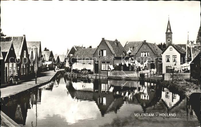 Volendam Ortsansicht mit Kirche am Wasser
