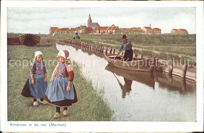 Marken Kinderen in de wei Trachten Wasserstras