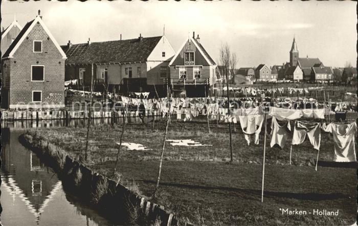 Marken Dorfansicht mit Kirche Wasserstrasse
