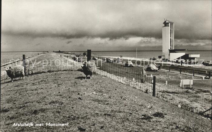 Afsluitdijk met Monument Deich Schafe