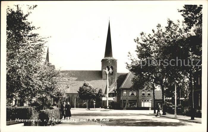 Heerenveen Maasdijkstraat met RK Kerk Kirche