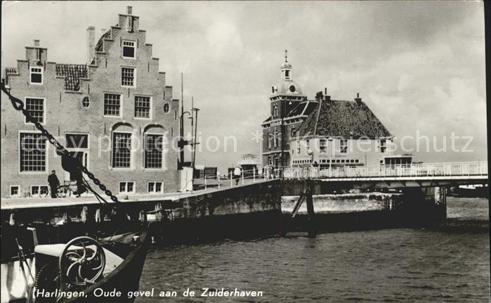 Harlingen Friesland Oude gevel aan de Zuiderhaven