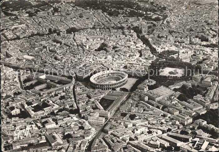 Nimes Les Arenes et l'Esplanade vue aerienne