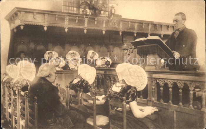 s Heer Arendskerke Kerkinterieur met voorzanger