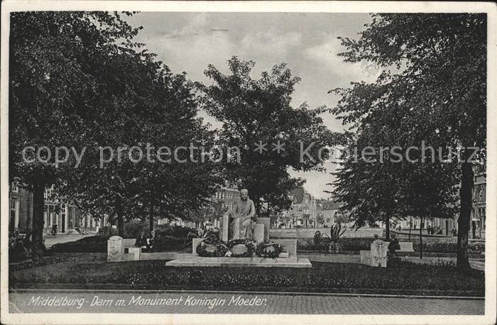 Middelburg Zeeland Dam met Monument Koningin Moeder Denkmal