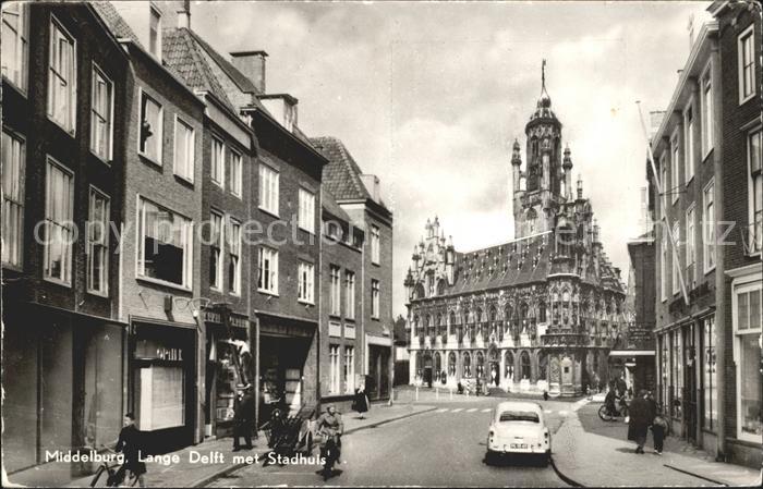 Middelburg Zeeland Lange Delft met Stadhuis Rathaus Historisches Gebaeude 16. Jh