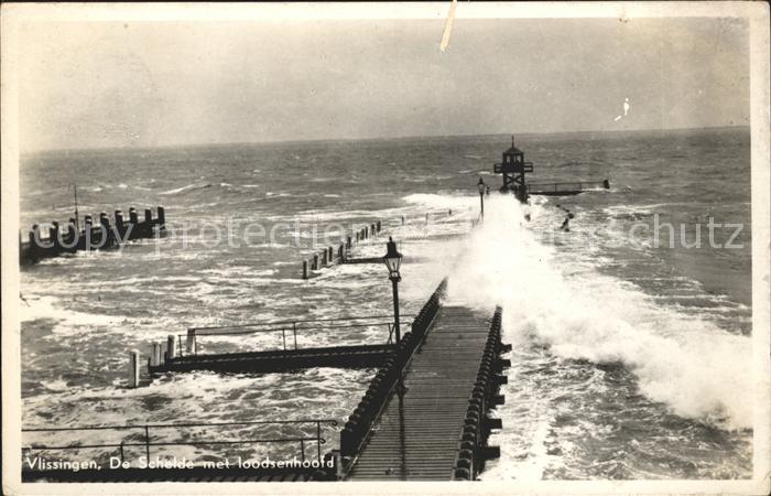 Vlissingen De Schelde met loodsenhoofd Brandung