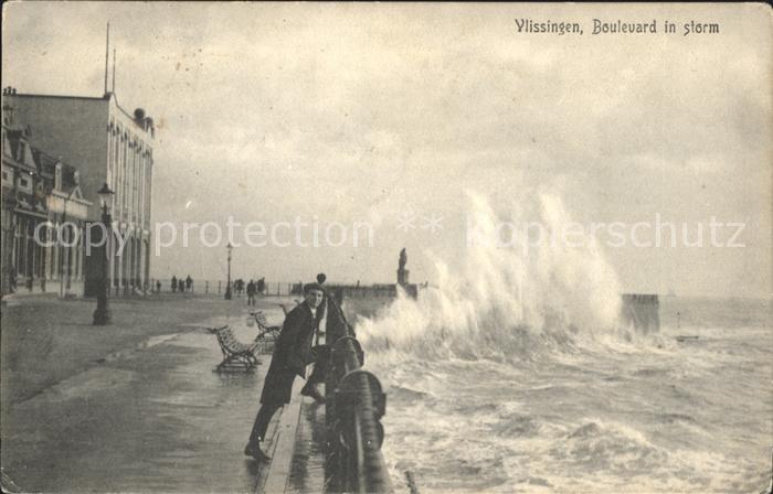 Vlissingen Boulevard in storm Brandung