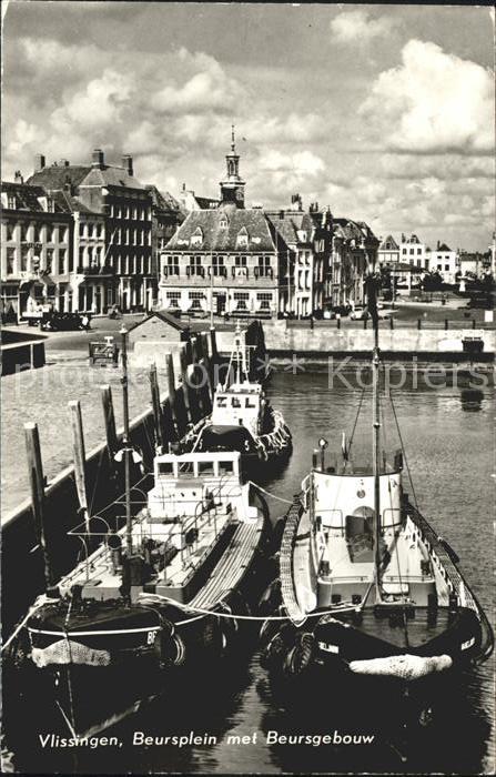 Vlissingen Beursplein met Beursgebouw Fischerboot