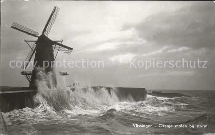 Vlissingen Oranje molen bij storm Windmuehle Sturm Brandung