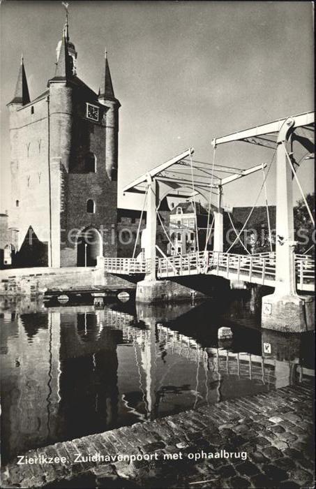 Zierikzee Zuidhavenpoort met ophaalbrug Zugbruecke