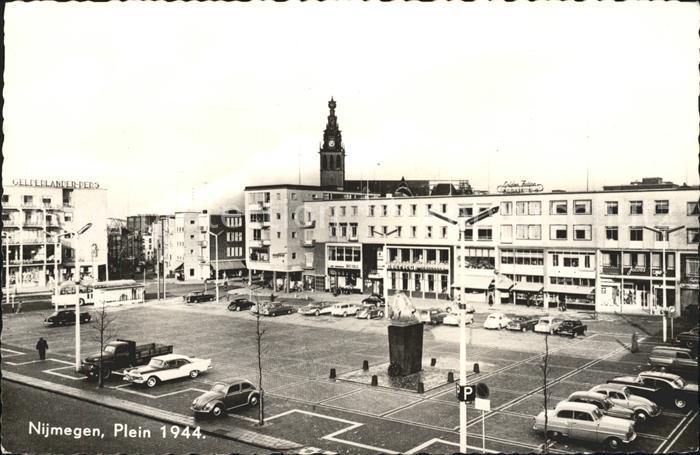 Nijmegen Plein Kirche Autos