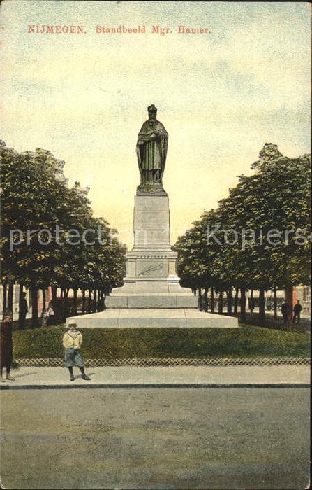 Nijmegen Standbeeld Mgr. Hamer