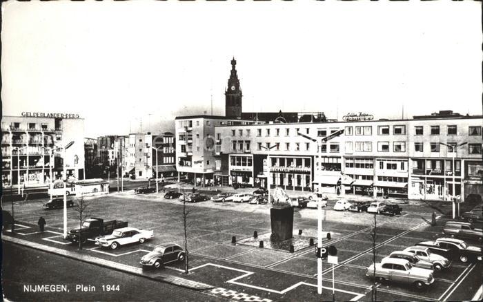 Nijmegen Plein 1944 Kirche Autos