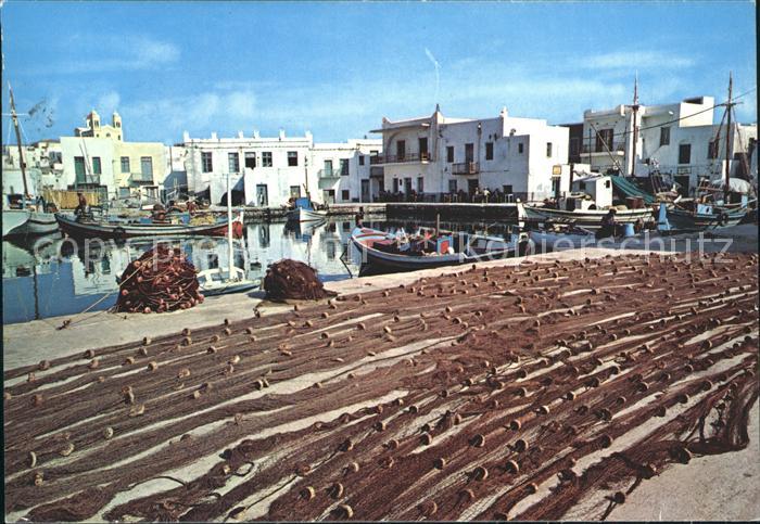 Naoussa Paros Morgen im Hafen Fischernetze