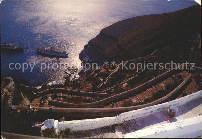 Phyra Fira Serpentine Strasse vom Hafen