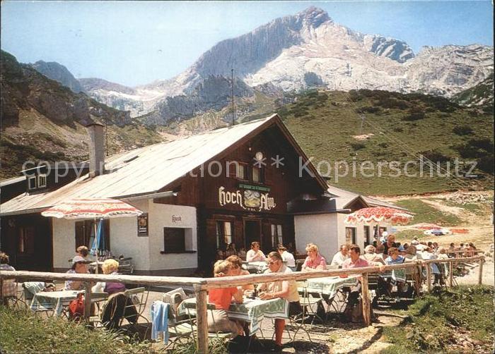 GARMISCH-PARTENKIRCHEN Bayern Hochalm Terrasse mit Alpspitze