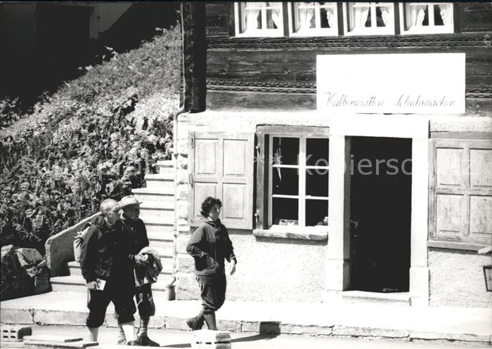 Valais Wallis Kanton Haus und Wanderer