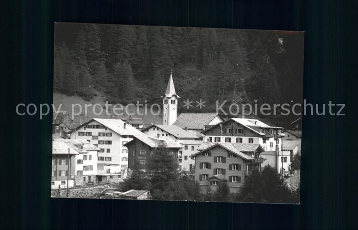 Valais Wallis Kanton Dorfpartie mit Kirche