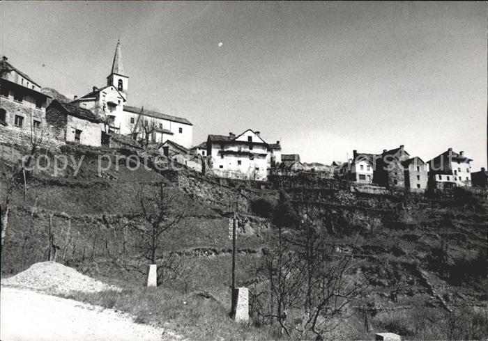 Borgnone Dorfpartie mit Kirche