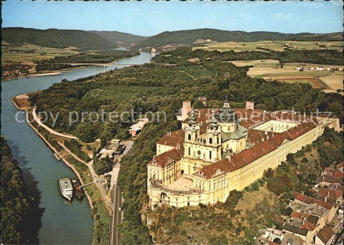 Melk Donau Benediktinerstift Fliegeraufnahme