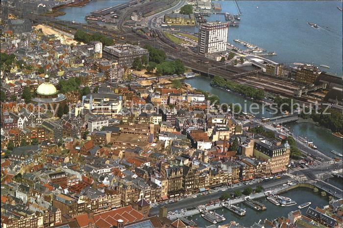 Amsterdam Niederlande Fliegeraufnahme Damrak Lutherische Kirche Hafengebaeude