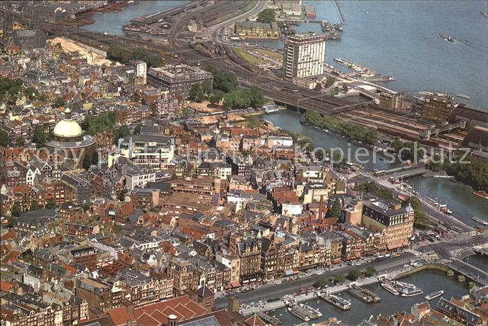 Amsterdam Niederlande Fliegeraufnahme Damrak Lutherische Kirche Hafengebaeude