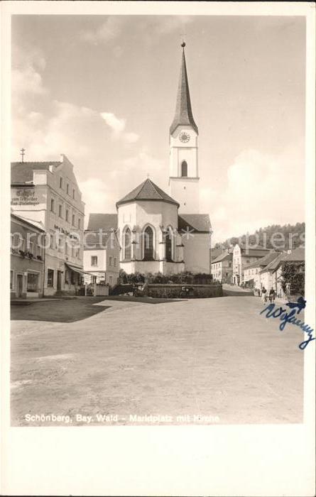 Schoenberg Freyung-Grafenau Marktplatz mit Kirche