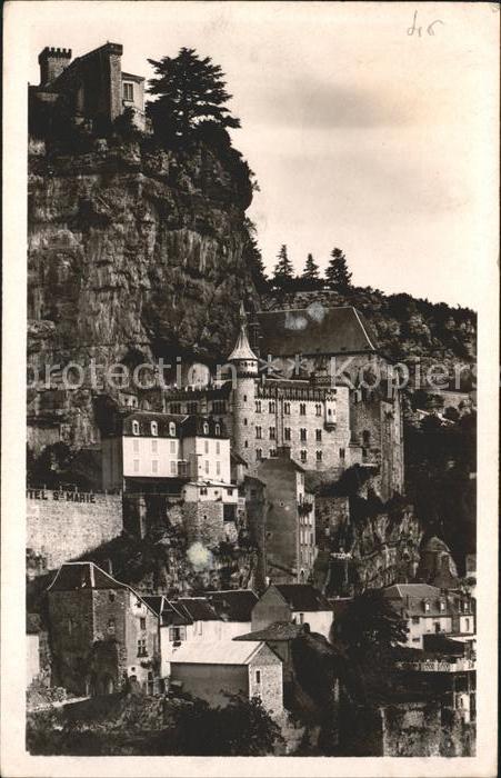 Rocamadour Le rocher vu de la route de Cahors