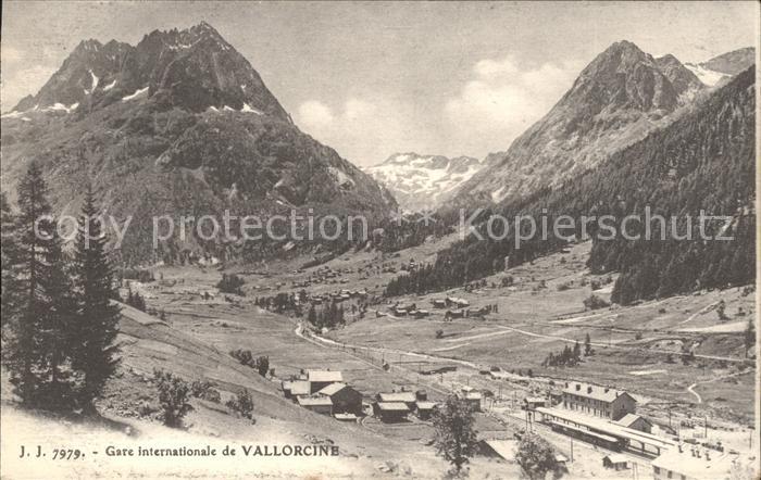 Vallorcine Haute Savoie Gare internationale et les Alpes