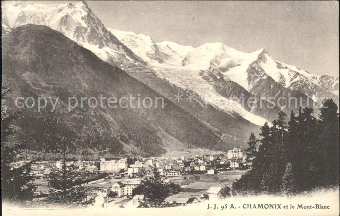 Chamonix Vue generale et le Mont Blanc