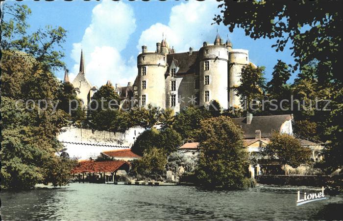 Montreuil-Bellay Chateau et l'Eglise vus de la Baignade