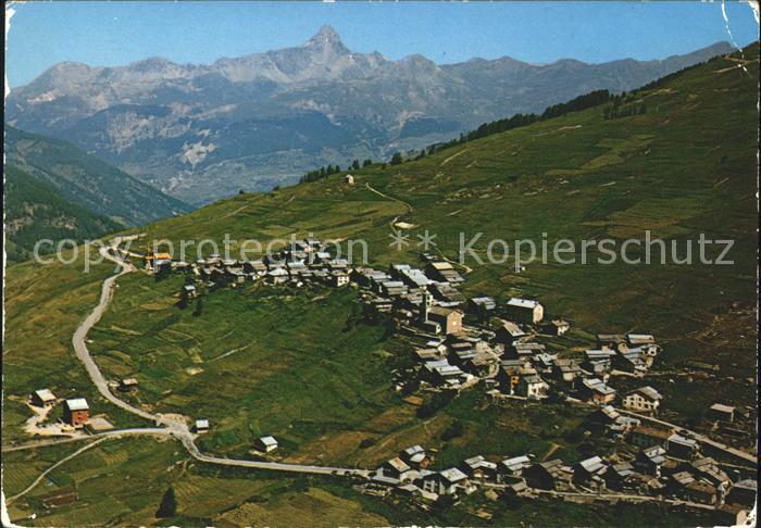 Saint-Veran Vue aerienne au fond Pic de Rochebrun