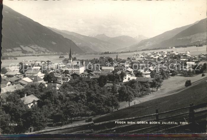 Fuegen Gesamtansicht mit Alpenpanorama