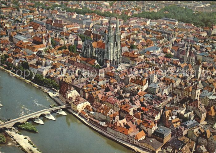 REGENSBURG Bayern Fliegeraufnahme Kloster Ort Bruecke