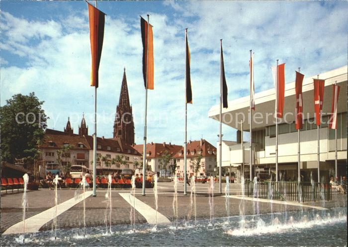 Freiburg Breisgau Karlsplatz Fahnen Brunnen