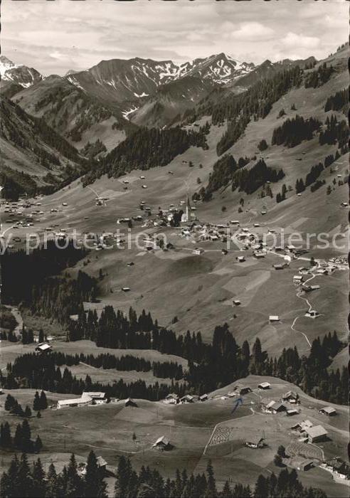 Hoefle Mittelberg mit Guentlispitze Unspitz und uentschenspitze Kleinwalsertal