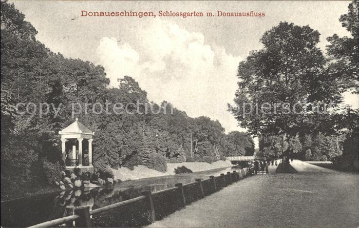 Donaueschingen Schlossgarten mit Donauausfluss Donautempel