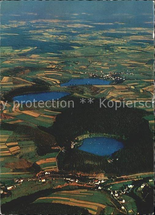 Daun Eifel Fliegeraufnahme Gemuender-Maar Schalkenmehrener-Maar
