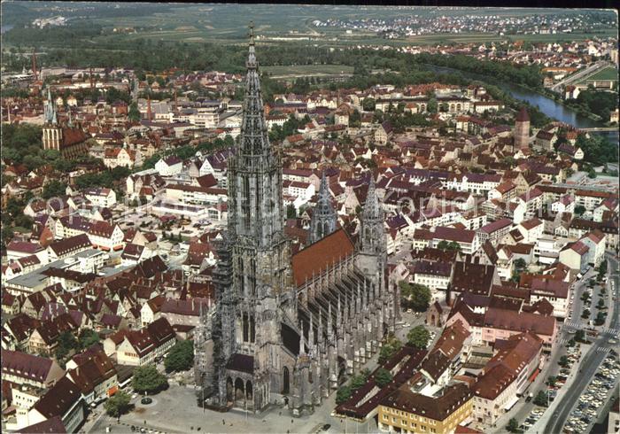 Ulm Donau Fliegeraufnahme Dom hoechste Kirche der Welt
