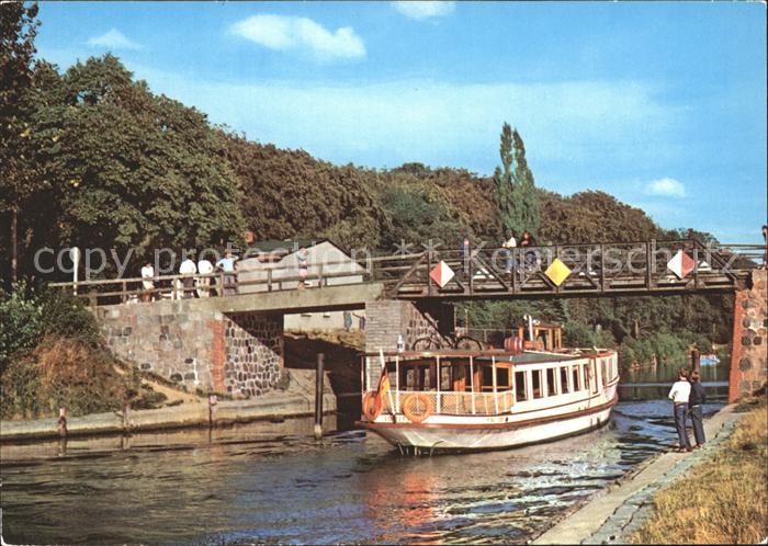 Motorboote Malchow Lenzer Kanal Bruecke Gaststaette Lenzer Krug
