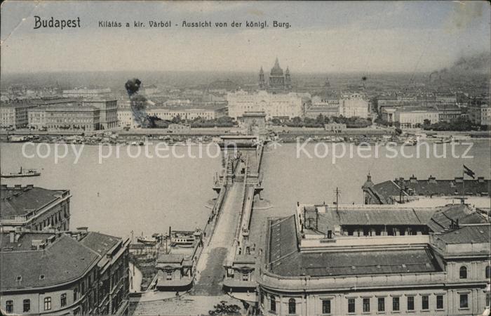 Budapest Blick von der koeniglichen Burg auf Donaubruecke