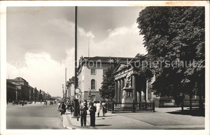 BERLIN  CITY Ehrenmal Unter den Linden Brandenburger Tor