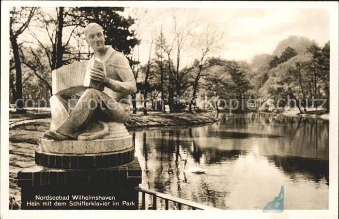 Wilhelmshaven  CITY Hein mit dem Schifferklavier Park