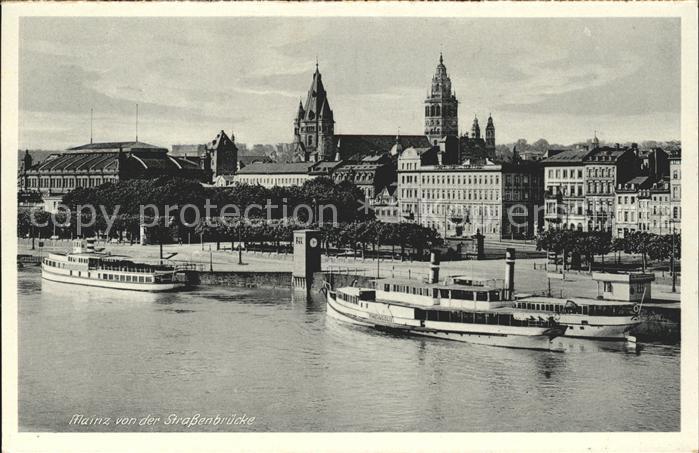 Mainz Rhein Blick von der Strassenbruecke Dampfer Anleger Dom