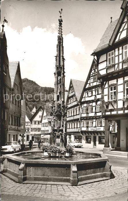 Bad Urach Brunnen am Rathaus Fachwerkhaus