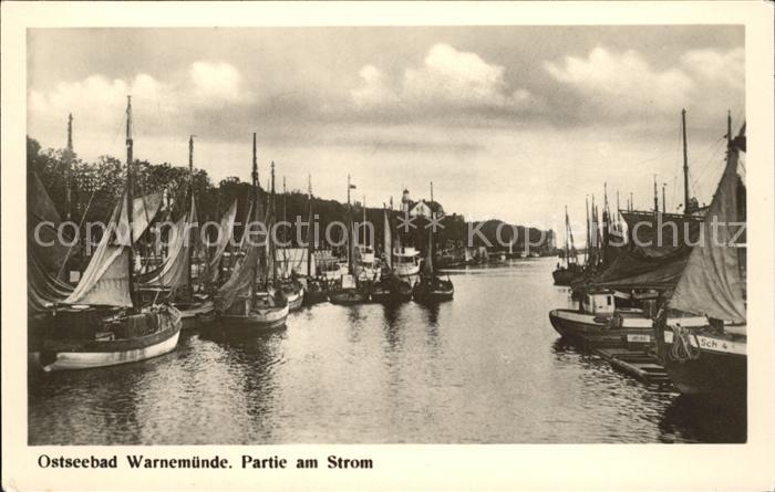 Warnemuende Ostseebad Partie am Strom Boote
