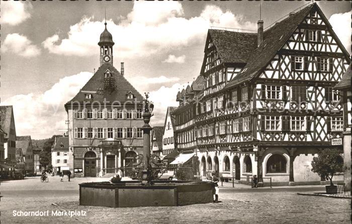 Schorndorf Wuerttemberg Marktplatz Brunnen Fachwerkhaus