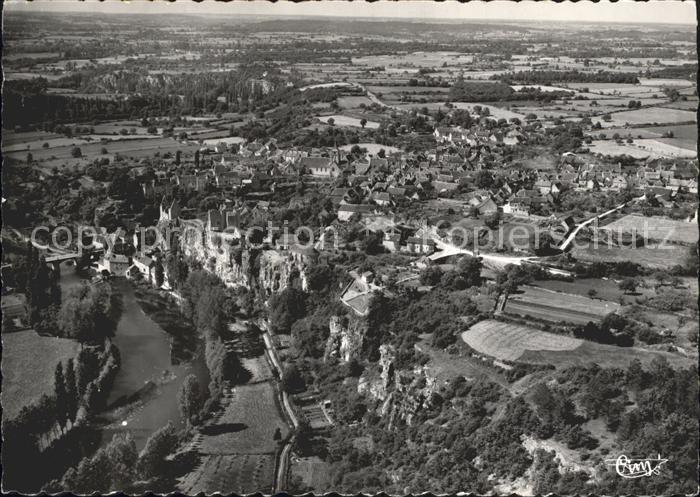 Angles-sur-l Anglin Ruines du Chateau et la Ville vue aerie