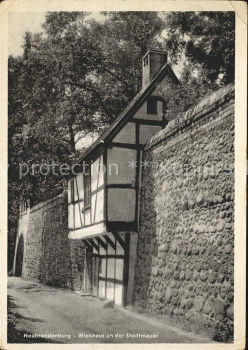 Neubrandenburg Wiekhaus an der Stadtmauer